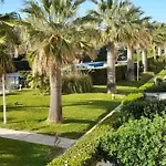 Beautiful 2-bed Beachside Apartment