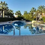 Beautiful 2-bed Beachside Apartment *
