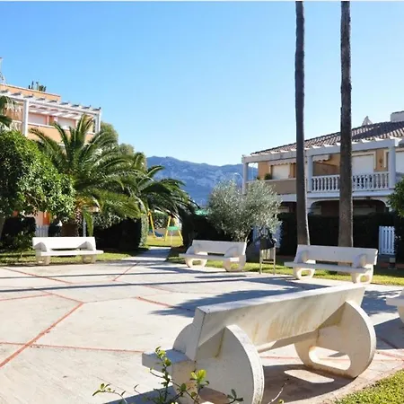 Beautiful 2-bed Beachside *