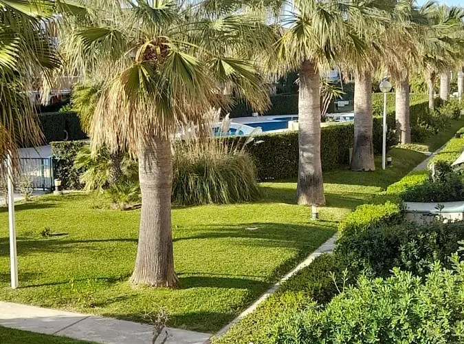 Beautiful 2-bed Beachside Διαμέρισμα