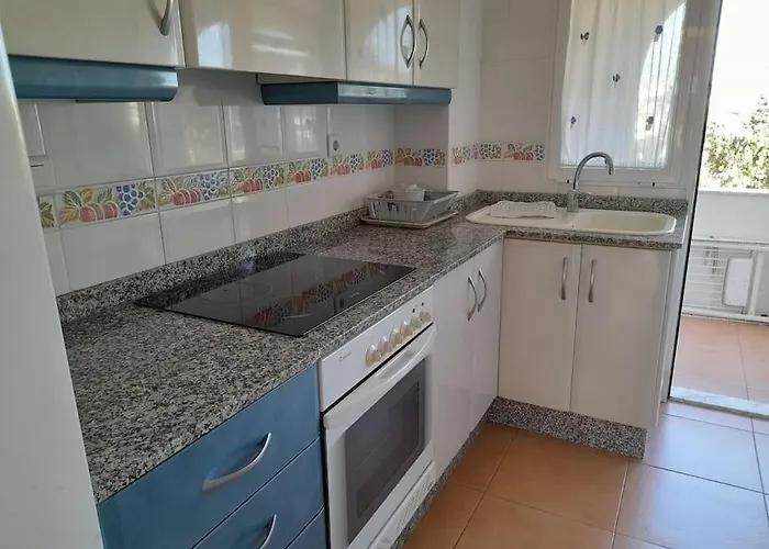 Beautiful 2-bed Beachside *