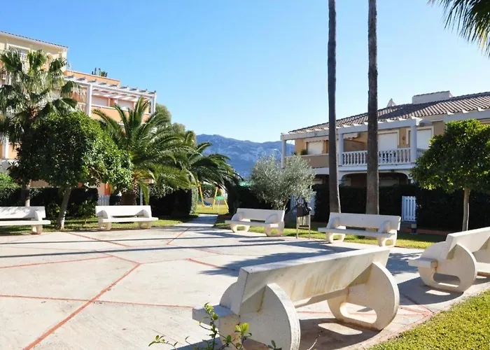 Beautiful 2-bed Beachside *