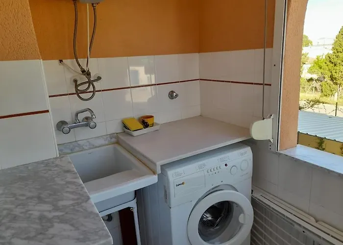 Beautiful 2-bed Beachside *